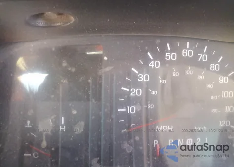 1998 Lincoln Town Car Executive z USA, uszkodzony, nr VIN 1L1FM81W0WY693966